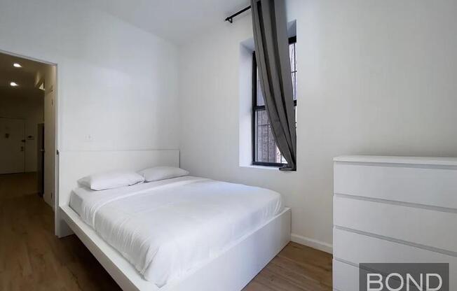 2 beds, 1 bath, $5,395, Unit 1E