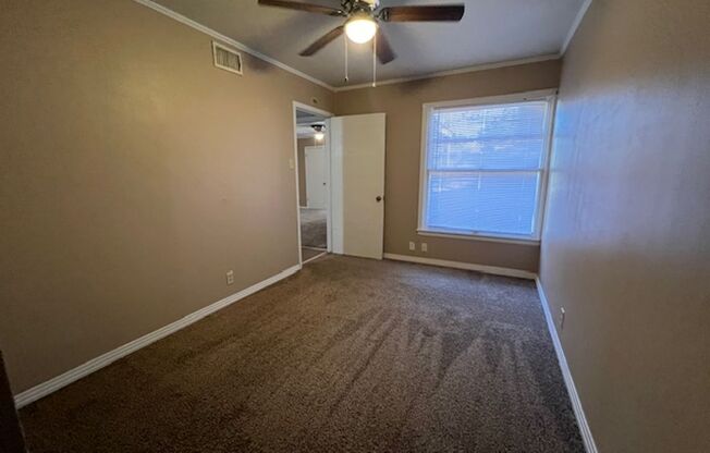 2 beds, 1 bath, $1,095