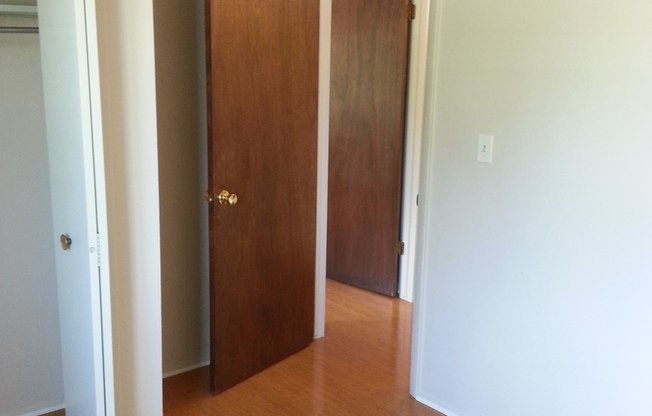 2 beds, 1 bath, $1,100, Unit Unit C1