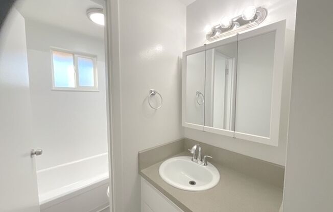 2 beds, 1 bath, 832 sqft, $1,550, Unit 211