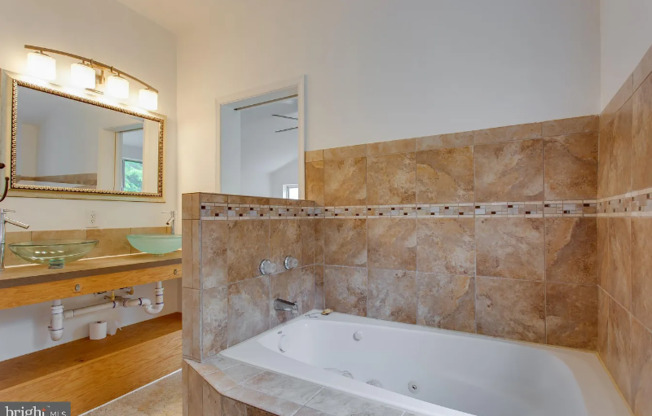 301 LOUREIRO LN