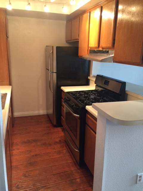 2 beds, 2 baths, 700 sqft, $2,500