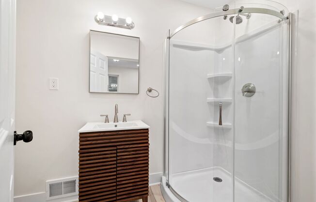 Gorgeous 3 bedroom home in Verona available now!