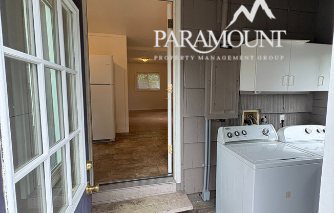 Charming 1 Bed / 1 Bath, Centrally Located!