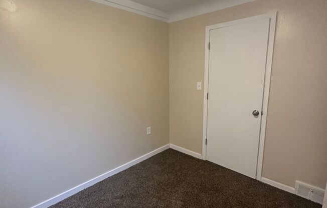 3 beds, 1 bath, $1,400