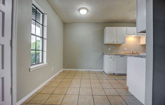 1 bed, 1 bath, 600 sqft, $725, Unit Apartment 12