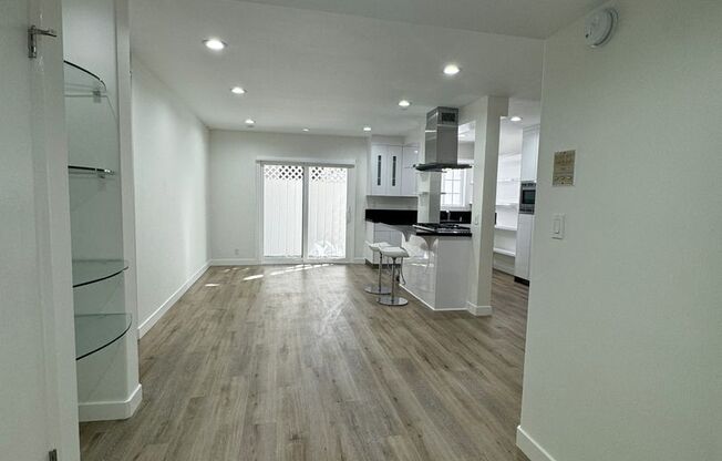 Renovated 2 Bedroom Condo for Lease on Roxbury Drive