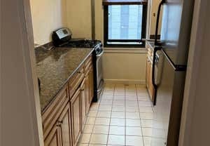 1 bed, 1 bath, $2,300, Unit 1F