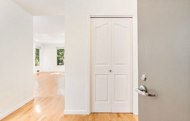 Riverplace Condominiums - 1 bed/1 bath corner unit w/parking/storage/balcony/fireplace