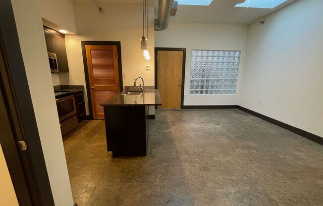 1 bed, 1 bath, 562 sqft, $1,279, Unit 307