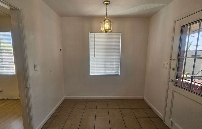 2 beds, 1 bath, 850 sqft, $2,395, Unit 1006 E. Elk Ave.