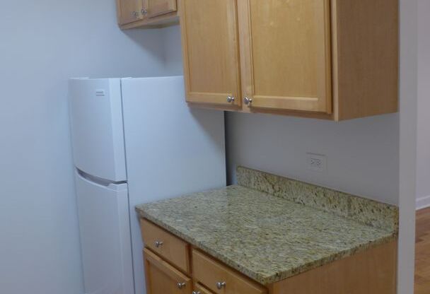 2 beds, 2 baths, 920 sqft, $2,095, Unit 906