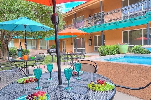 2 beds, 1 bath, 810 sqft, $1,105, Unit 20-C
