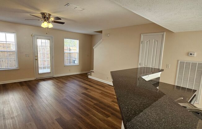 Condo in Murfreesboro*Close to I-24*Fenced in Back Patio