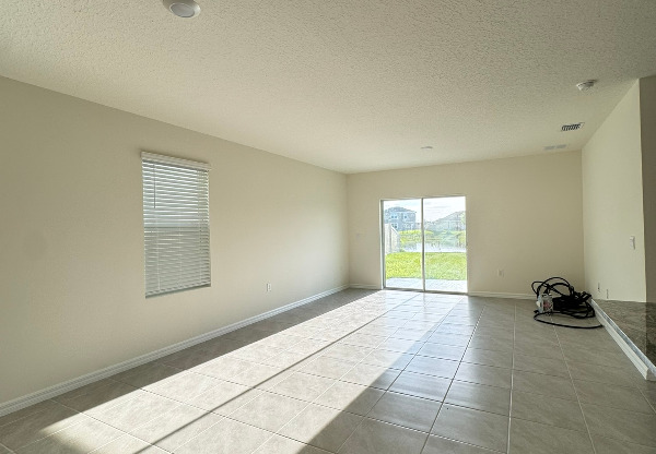 8215 CLAW GLADES LOOP