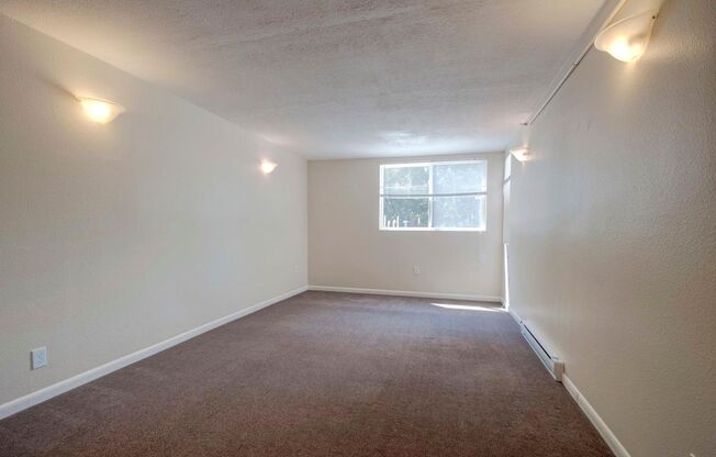 4 beds, 2 baths, 1,300 sqft, $5,200, Unit 203