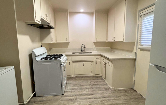 10942-10948 Crenshaw Blvd (Hexagon Eagles LLC)