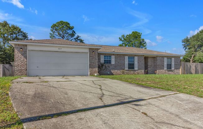 3 Bedroom in CRESTVIEW!!