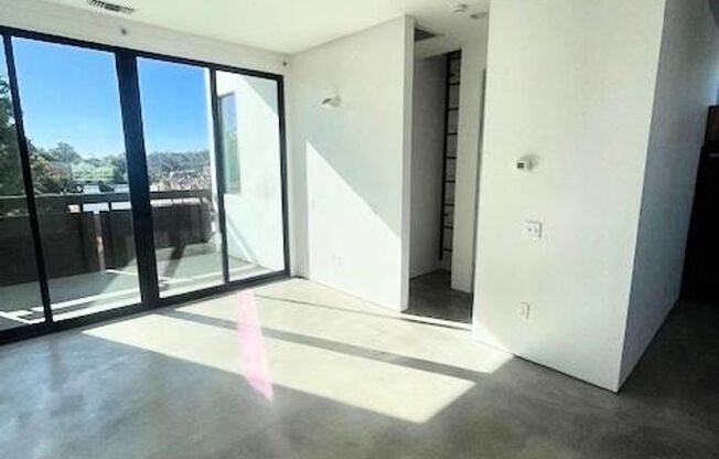 1 bed, 1 bath, 726 sqft, $2,725, Unit 303