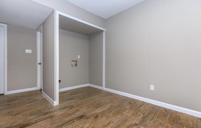 2 beds, 1 bath, 851 sqft, $999