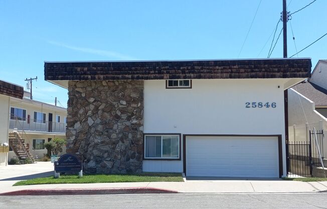 2 beds, 1 bath, 992 sqft, $2,495, Unit 8