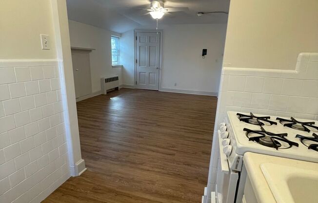 1 bed, 1 bath, $1,900, Unit 11