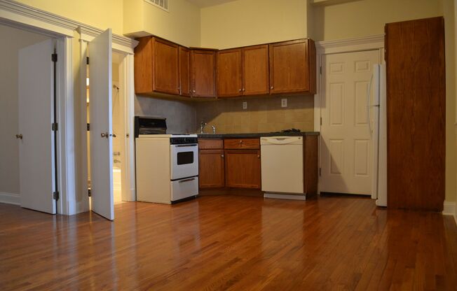 912 N. Western Ave