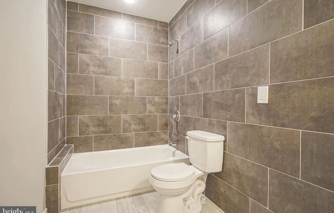 3 beds, 3 baths, 800 sqft, $1,895, Unit 1827-B