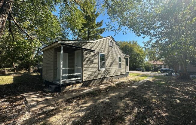 Cozy home in North Tulsa on a quiet street. Vouchers Accepted.