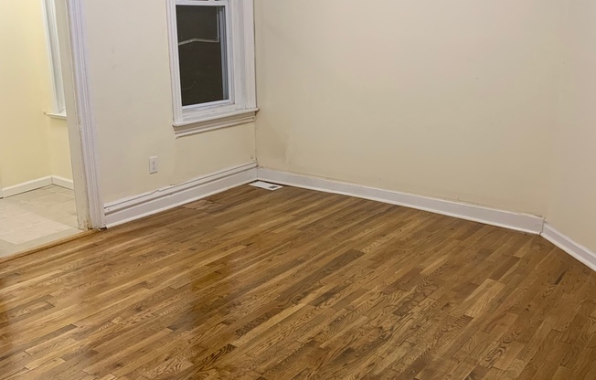 BEAUTIFULLY RENOVATED DOWNTOWN NEWARK HOME* BRAND NEW SS APPLIANCES*GRANITE COUNTERTOPS*HARDWOOD FLRS*COMMUTER FRIENDLY LOCATION*PETS OK*AVAILABLE NOW!!!