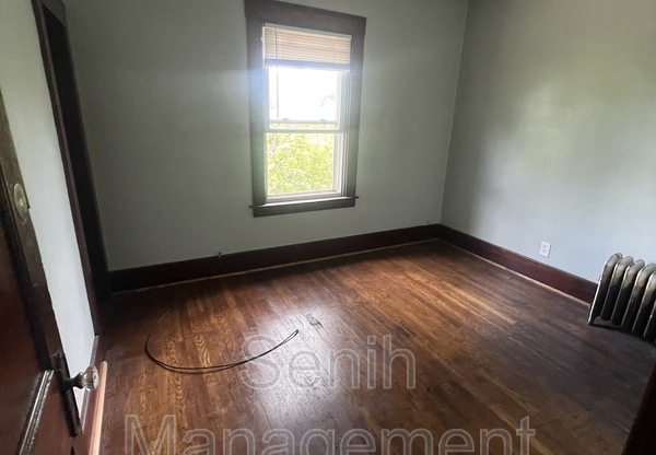 1495 W GRAND BLVD