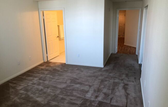 2 beds, 2.5 baths, 1,296 sqft, $3,200, Unit 8714-208