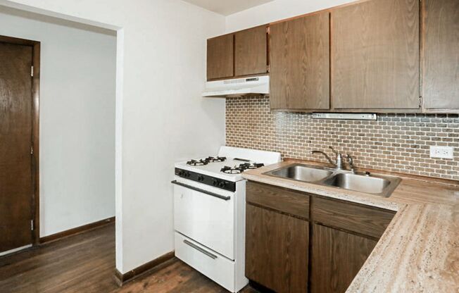 2 beds, 1 bath, 1,005 sqft, $2,650, Unit 873-B3