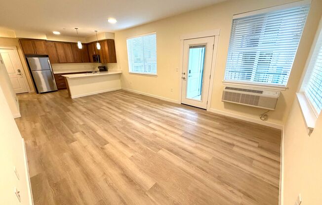 1 bed, 1 bath, 800 sqft, $1,600, Unit E110