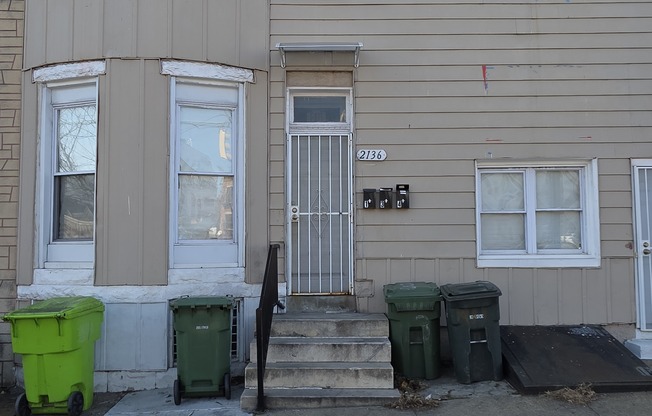 2136 N FULTON AVE