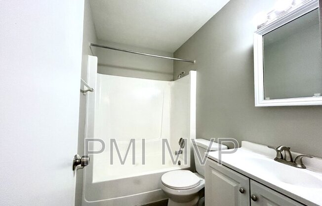 822 WHITETHORNE AVE