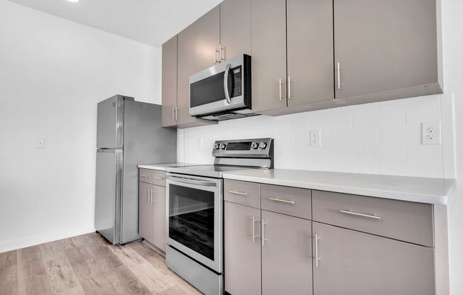 2 beds, 2 baths, $2,200, Unit Unit 301