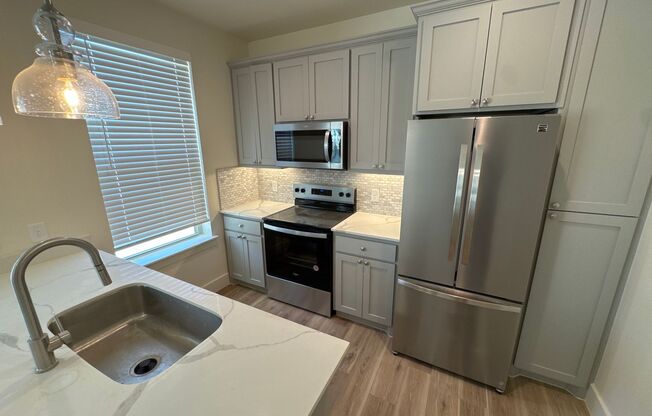 2 beds, 2 baths, 909 sqft, $1,395, Unit 3000