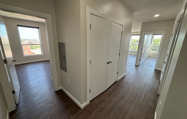 2 beds, 2 baths, 957 sqft, $1,850, Unit 517 - B1120 Corner Unit