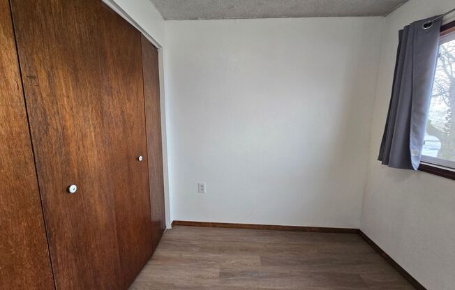 2 beds, 1 bath, $1,600