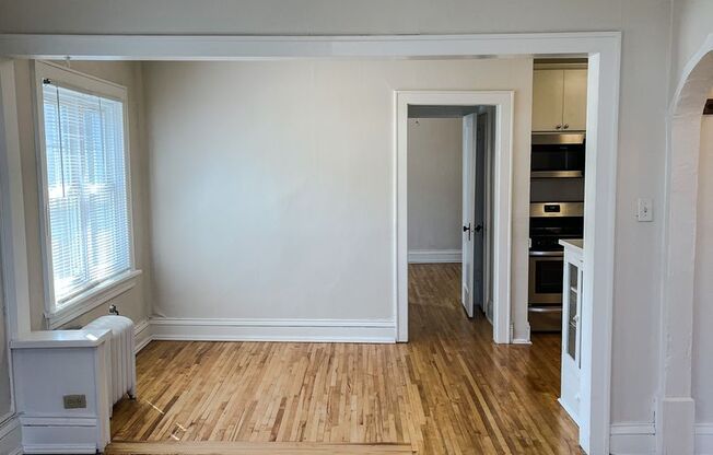 2 beds, 1 bath, 900 sqft, $1,425, Unit 303
