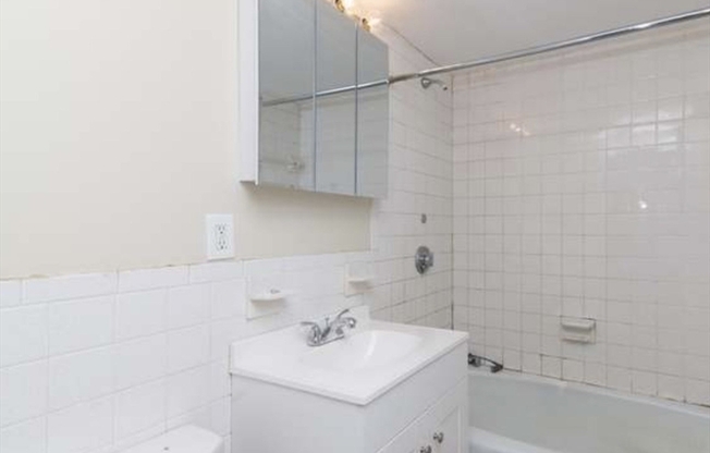 2 beds, 1 bath, 1,000 sqft, $2,600, Unit 2M