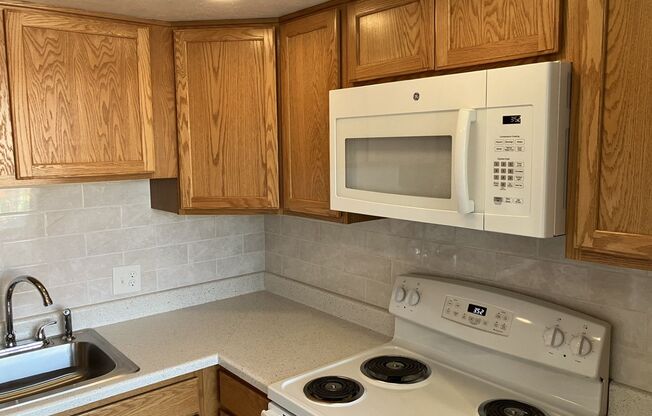 1 bed, 1 bath, $1,300, Unit 201