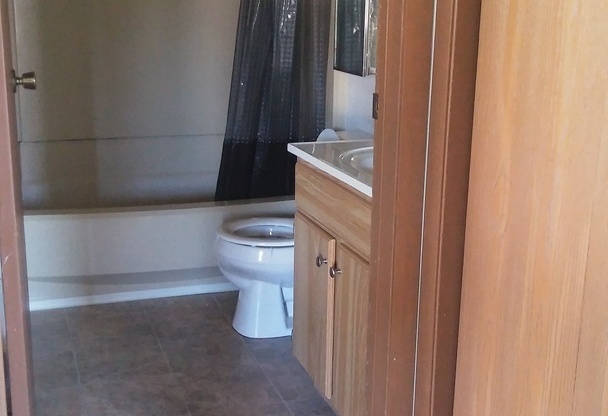 2 beds, 1 bath, $1,045, Unit 601-07