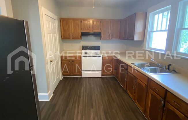 2 beds, 1 bath, $900