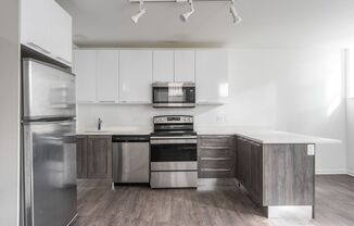 UPTOWN Rehabbed 1 Bed 1 Bath By LAKE AND RED LINE