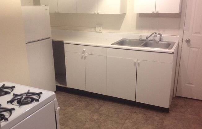 Studio, 1 bath, 450 sqft, $635, Unit 4215-B4