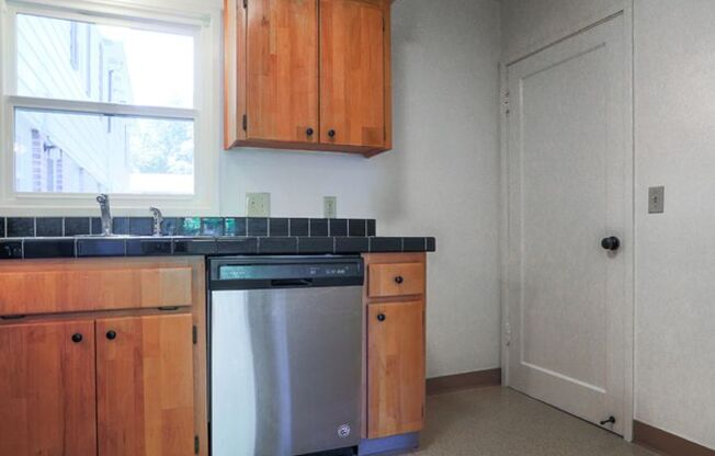 1 bed, 1 bath, $1,700, Unit 085