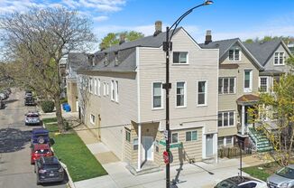 3100 N SOUTHPORT AVE