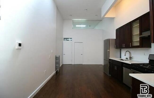 886 Franklin Ave.